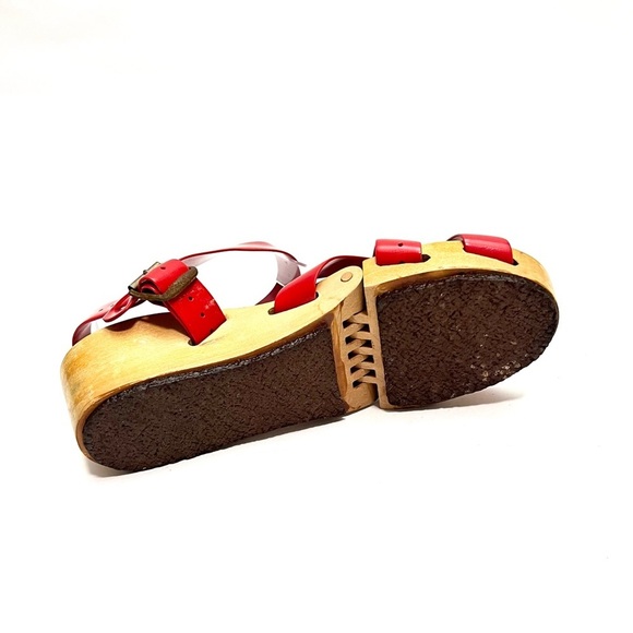 FLEXICLOGS | Vintage 1950s red strappy vinyl articulated wooden sole sandals - Picture 8 of 8